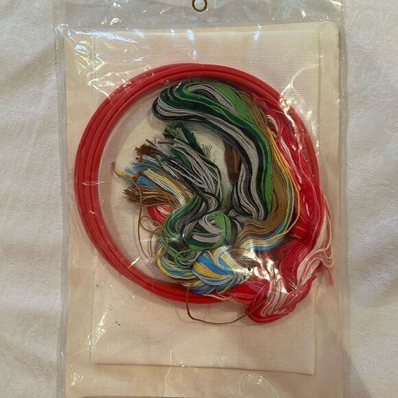 Bernat Vintage Counted Cross Stitch Kit Wee Hours Santa Christmas Craft DIY - Picture 2 of 6